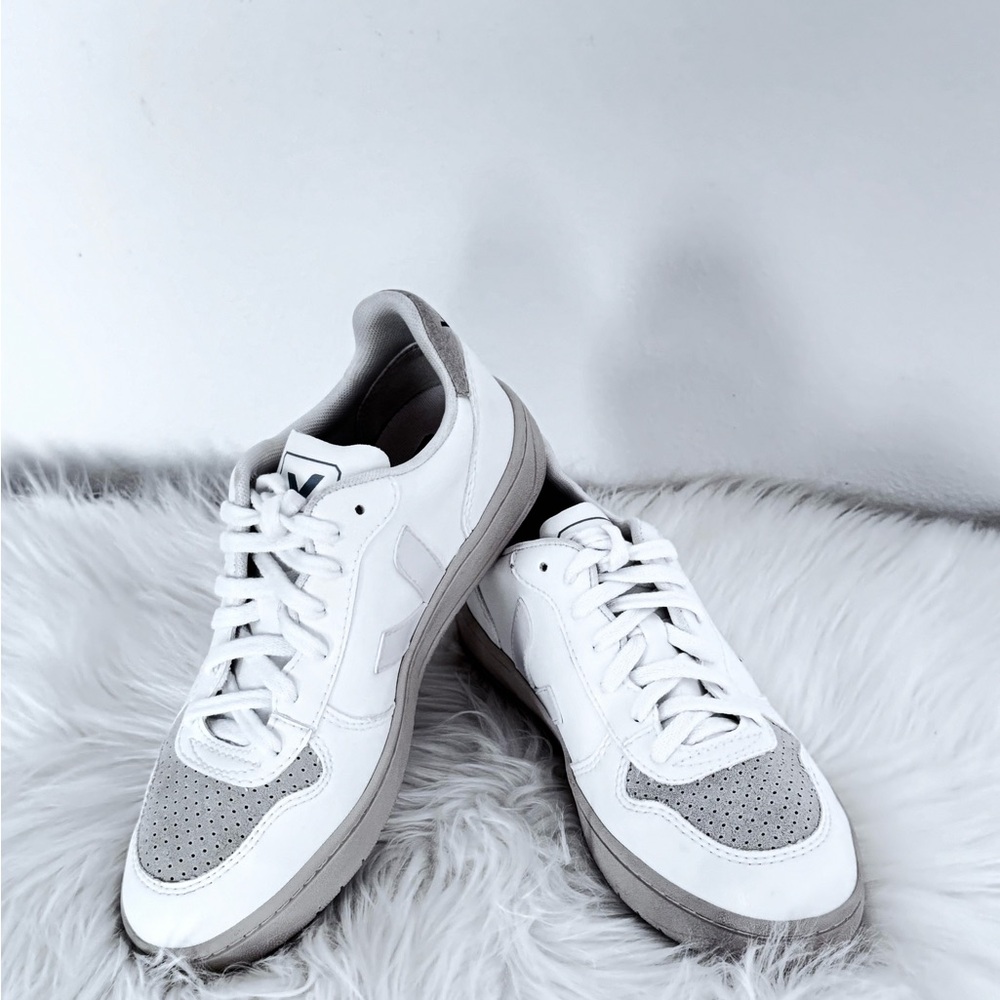 Veja V-10 CWL Sneakers - Picture 4 of 11